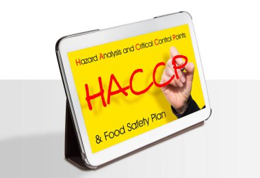 HACCP (Tehlikeli Analizler ve Kritik Kontrol Noktaları) - Gıda endüstrisi konseptinde Gıda Güvenliği ve Kalite Kontrolü Görüntü Dijital Tableti.