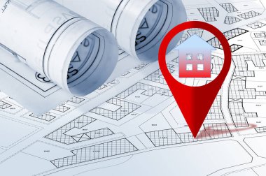 Yeni ev aranıyor - binalar ve ev ikonu olan hayali bir kadastro bölge haritası konsepti