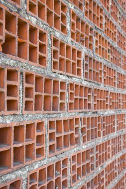 Hafif bölümler yapmak için kullanılan içi boş tuğlaile yapılmış tuğla duvar