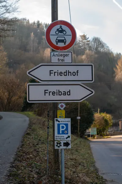 Obertsrot Baden-Wuerttemberg Almanya 'sındaki işaret direği. Yüksek kalite fotoğraf