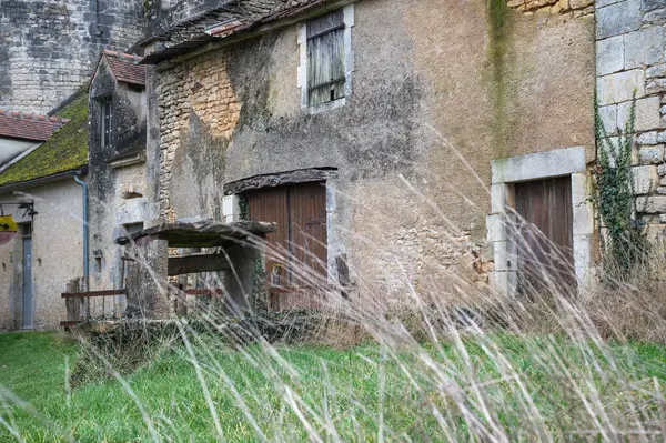 Druyes kasabası eski evleriyle çok güzel bir huzur veriyor.