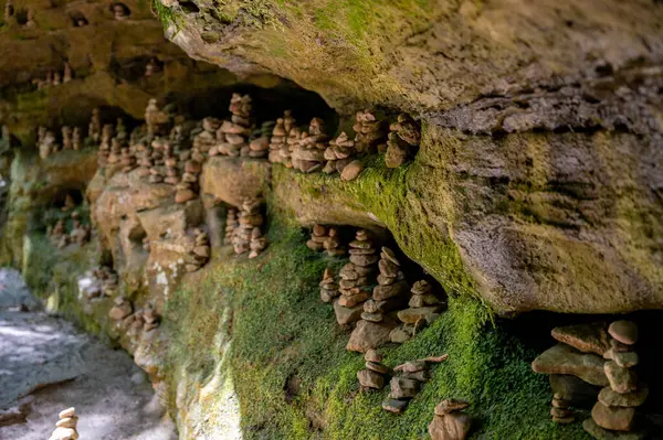 Berdorf yakınlarında vahşi romantik Muellerthal. Yüksek kalite fotoğraf