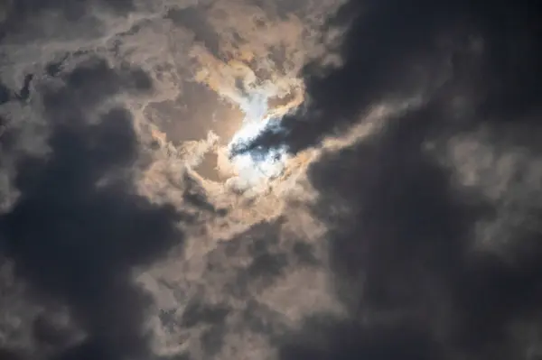Brochenzell üzerinde güneş ve bulutlar. Yüksek kalite fotoğraf