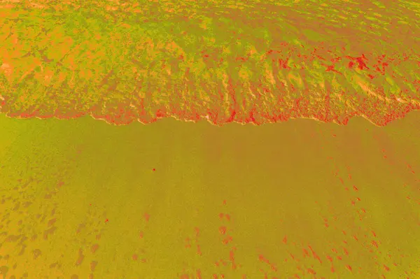 Sahildeki dalgaların dokusu arka plan olarak kullanılıyor. Yüksek kalite fotoğraf