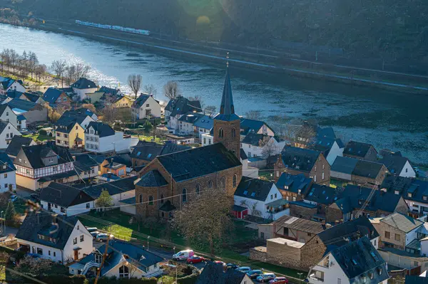 Almanya 'daki Moselle' de Alken 'e bakın. Yüksek kalite fotoğraf
