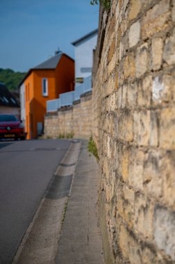 Dudelange, Lüksemburg 'un renkli evleri. Yüksek kalite fotoğraf