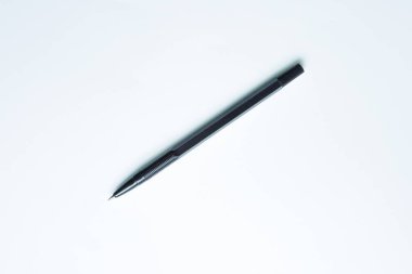 Tükenmez kalem beyaz arkaplanda izole edildi