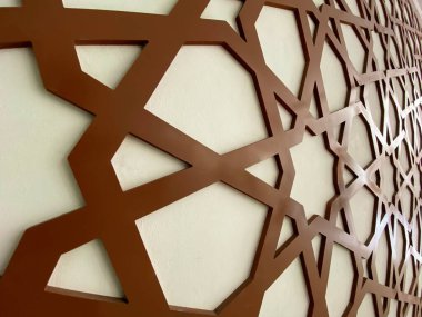 Arabesk Dekorasyonu - Fas Arapça tarzı. İslami desenli beyaz duvar.