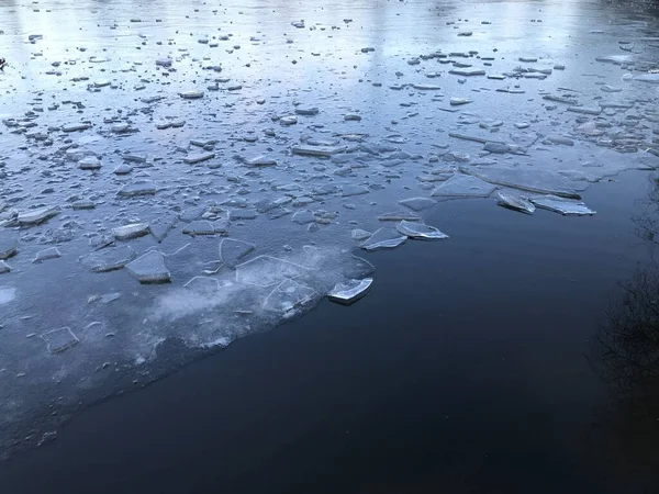 凍った湖の夕日 — ストック写真