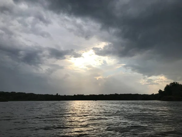 Ηλιοβασίλεμα Πάνω Από Ποτάμι — Φωτογραφία Αρχείου