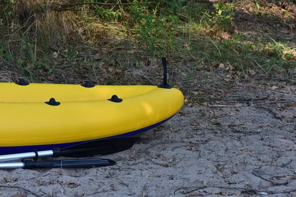 Yellow Kayak Sandy Beach — Stock Photo, Image