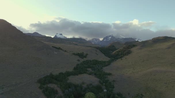 Вертикальное Видео Озера Патагонии Андах Концепция Отпуска Южной Америке Вертикальное — стоковое видео