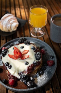 Geleneksel tipik Meksika yemeği, Meksika gastronomisi konsepti. Taco, chilaquiles, Meksika geleneği.