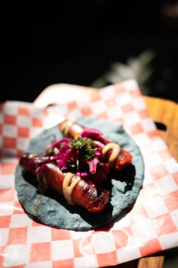 Geleneksel tipik Meksika yemeği, Meksika gastronomisi konsepti. Taco, chilaquiles, Meksika geleneği.