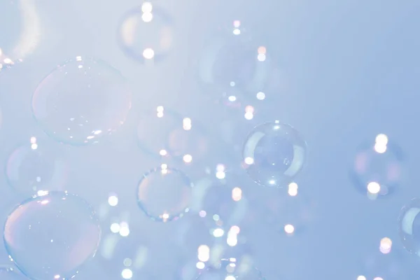 Abstract Prachtige Glanzende Blauwe Zeepbellen Zwevend Lucht Verfrissende Zeep Sud — Stockfoto