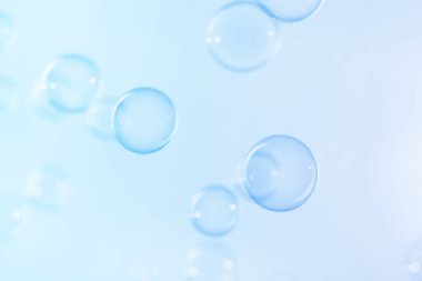 Güzel Şeffaf Mavi Sabun Köpükleri Soyut Arkaplan. Sabun köpüklü su..