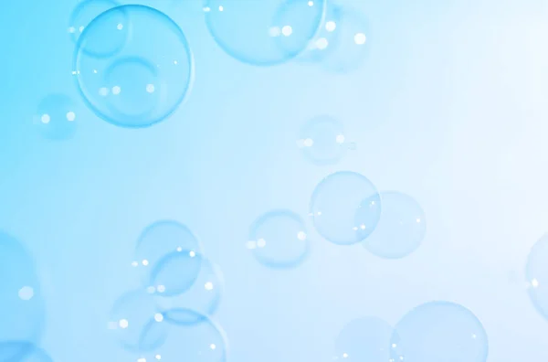 Schöne Unscharfe Transparente Blaue Seifenblasen Abstrakter Hintergrund Defokussierter Weißer Raum — Stockfoto