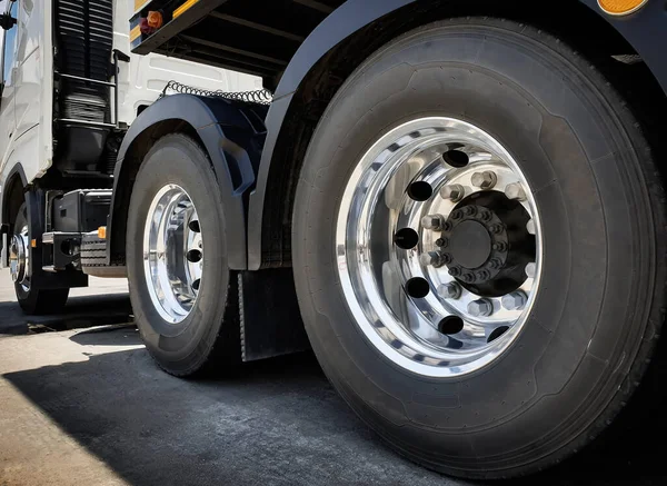 Semi Truck Wielbanden Legering Wielen Rubber Banden Vrachtwagens Vervoer — Stockfoto