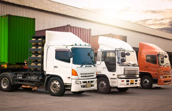 Semi Trailer Trucks Parking Lot Trucks Loading Dock Warehouse Shipping — Stock Photo, Image