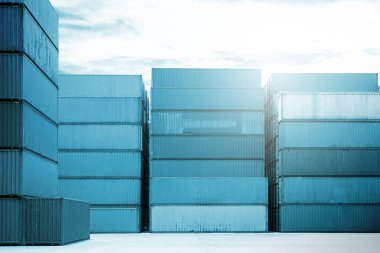 Yığınlanmış konteynırlar nakliyesi sırası. Lojistik Ulaşım Endüstrisi 'nin idaresi. Kargo konteynırı gemileri, nakliye kamyonları ithalat-ihracat. Dağıtım Deposu. Nakliye Lojistik Taşımacılığı.