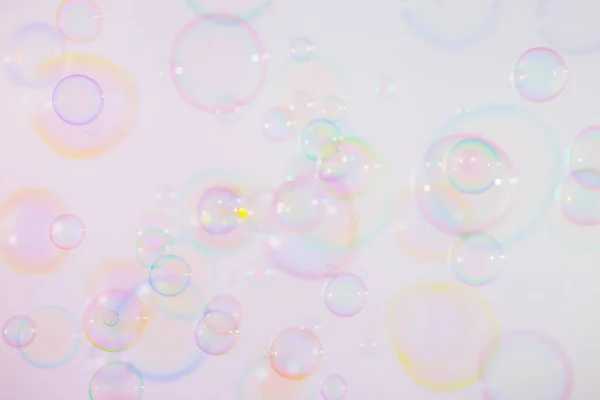 美丽的透明粉色彩色肥皂泡沫漂浮在空气中 苏打水 泡沫水 摘要背景 — 图库照片