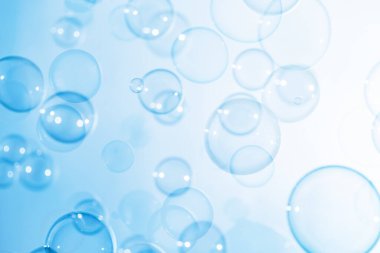 Güzel şeffaf mavi sabun köpükleri havada süzülüyor. Soyut Eğlence Arkaplanı, Kutlama Festivali Arkaplanı, Sabun köpüklerinin tazelenmesi Su Kabarcıkları.