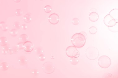 Sabun köpüğü, köpük suyu. Güzel şeffaf pembe sabun köpükleri havada süzülüyor. Soyut Pembe desenli Arkaplan, Kutlama Aşkı Arkaplanı.