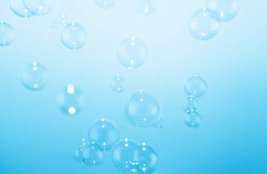Havada yüzen güzel şeffaf sabun köpükleri. Kutlama Şenliği Arkaplanı. Tazelik sabunu köpüklü su. Soyut Mavi Döşemeli Arkaplan.