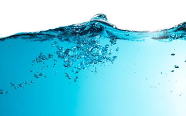 Su dalgası, hava kabarcıkları suyun altında yüzüyor. Su sıçraması. Oksijen Gevşemesi. Beyaz Arkaplanda Mavi Su.