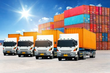 Yarı karavan kamyonları ve konteynır nakliyesi. Lojistik Taşımacılık Endüstrisi 'nin idaresi. Kargo konteynırı gemileri, Nakliye Kamyonu İthalat-İhracat. Dağıtım Deposu. Lojistik Araç Taşımacılığı.