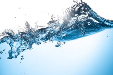 Su sıçraması. Su Dalgası. Hava kabarcıkları suda yüzer. Beyaz Arkaplanda Mavi Su.