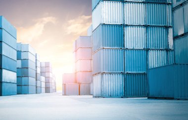 Depo Limanı 'ndaki toplu nakliye konteynerleri. Lojistik Ulaşım Endüstrisi 'nin idaresi. Kargo konteynırı. Nakliye İthalat-İhracat. Dağıtım Deposu. Lojistik Kamyonu Taşımacılığı