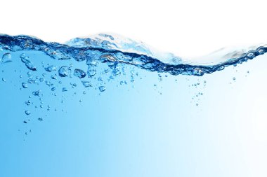 Hava kabarcıkları suda yüzer. Su sıçratma, saf içme suyu, oksijen gevşemesi. Beyaz Arkaplanda Mavi Su.