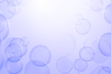 Havada yüzen güzel, açık mor sabun köpükleri. Kutlama Şenliği Arkaplanı. Tazelik sabunu köpüklü su. Mor ve Beyaz Gradyan Yapısı.