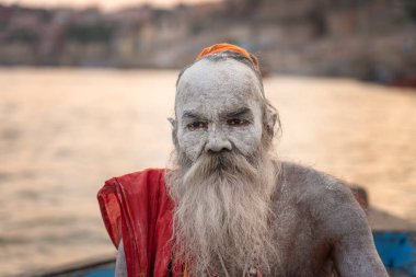 Varanasi, Hindistan, 15 Ekim 2023, Hintli adam portresi, Agho