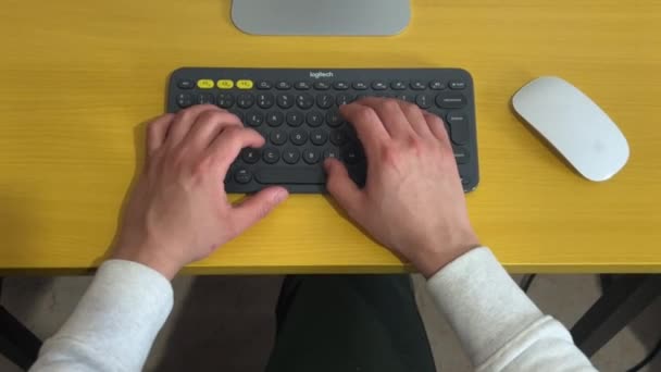 View Man Hands Typing Keyboard Using Computer Mouse — Stock Video