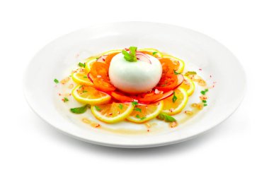 Taze Mozzarella peyniri salata İtalyan yemek aperatifleri yemek füzyon tarzı yan görünüm