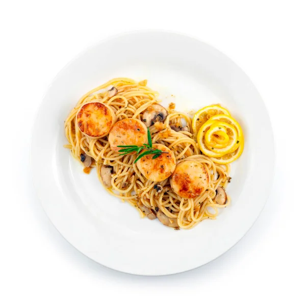 Spageti Dengan Scalloped Dan Jamur Mentega Bawang Putih Saus Italian Stok Gambar