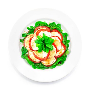Caprese Salatası İtalyan usulü geleneksel Mozzarella peyniri, domates ve roket salatası. 