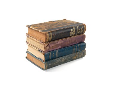 Beyaz arkaplandaki klasikler yığını