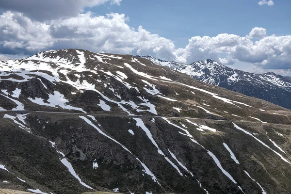 Ορεινό Τοπίο Γαλάζιο Ουρανό Στην Ιταλία — Φωτογραφία Αρχείου