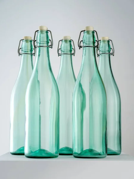 Прозрачные Стеклянные Бутылки Белом Фоне — стоковое фото