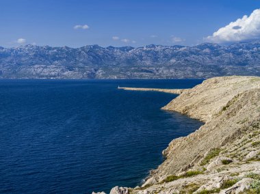 Hırvatistan 'da kıyı şeridi boyunca deniz manzarası