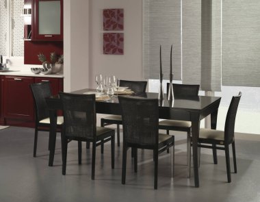 Sandalyeli ahşap yemek masası