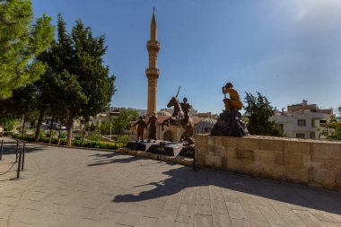 Gaziantep, Türkiye - 29 Temmuz 2017: Gaziantep Savunma ve Kahramanlık Panorama Müzesi ve Gaziantep 'teki Sirvani Camii.