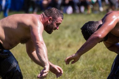 EDIRNE, TURKEY - 14 Temmuz 2018: Türkiye 'de Kırkpınar Türk Yağlı Güreş Festivali' nde orta sıklet güreşçileri zafer için mücadele ediyor. 