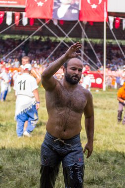 EDIRNE, TURKEY - 14 Temmuz 2018: Türkiye 'de Kırkpınar Türk Yağlı Güreş Festivali' nde orta sıklet güreşçileri zafer için mücadele ediyor. 