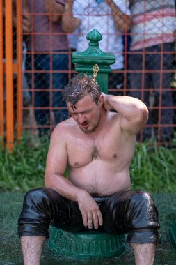 EDIRNE, TURKEY - 14 HAZİRAN 2018: Yağlı güreşçi Kirkpinar, Edirne 'de güreşe hazırlanıyor