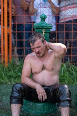 EDIRNE, TURKEY - 14 HAZİRAN 2018: Yağlı güreşçi Kirkpinar, Edirne 'de güreşe hazırlanıyor