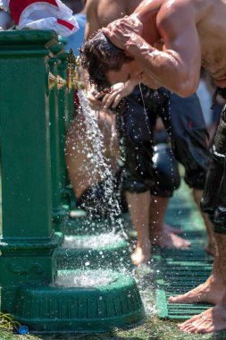 EDIRNE, TURKEY - 14 Temmuz 2018: Yağlı güreşçiler Kirkpinar, Edirne 'de güreşe hazırlanıyor